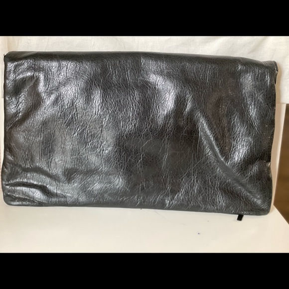 BALENCIAGA
Agneau Classic Hardware Envelope Clutch Black - Picture 2 of 6
